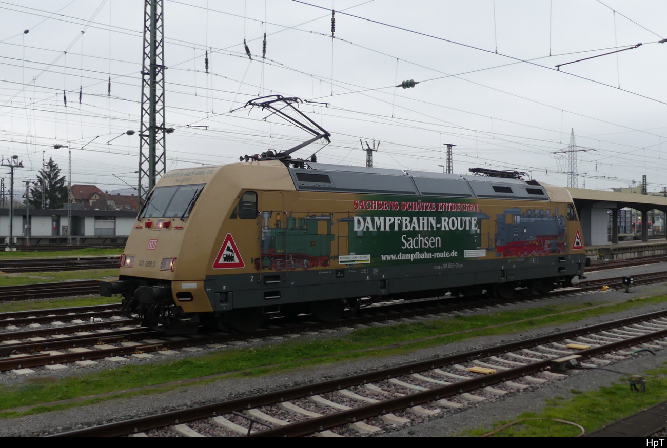 DB - Lok 101 088-3 bei Rangierfahrt im Badischen Bahnhof in Basel am 04.12.2022
