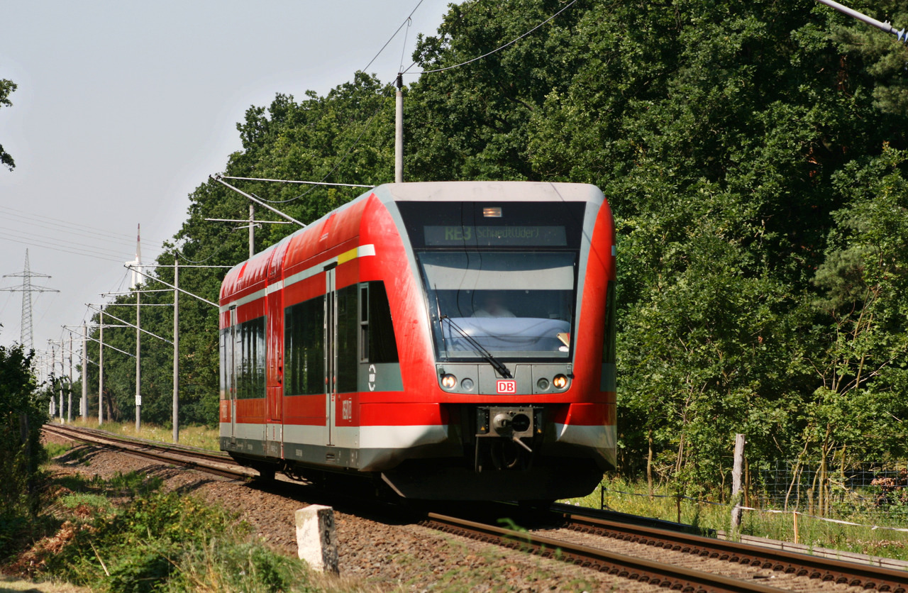 DB Regio 646 ___ // Aufgenommen in Schwedt (Oder) im Umfeld des Bahnübergangs Försterei Berkholz. // 27. Juli 2012
