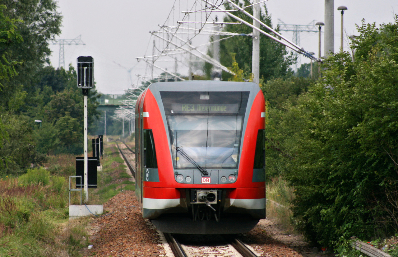 DB Regio 646 ___ // Aufgenommen vom Haltepunkt Schwedt (Oder) Mitte. // 26. Juli 2012