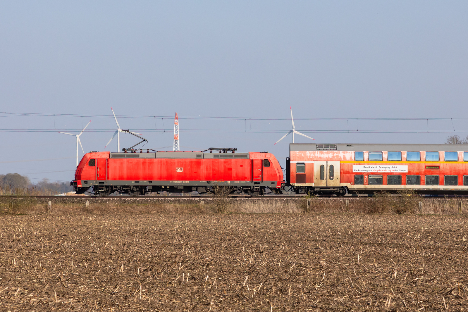 DB Regio mit einem Gebraucht Dosto Wagenpark und der 146 267-0 zwischen Diepholz und Lemförde nach Osnabrück. 22.3.26