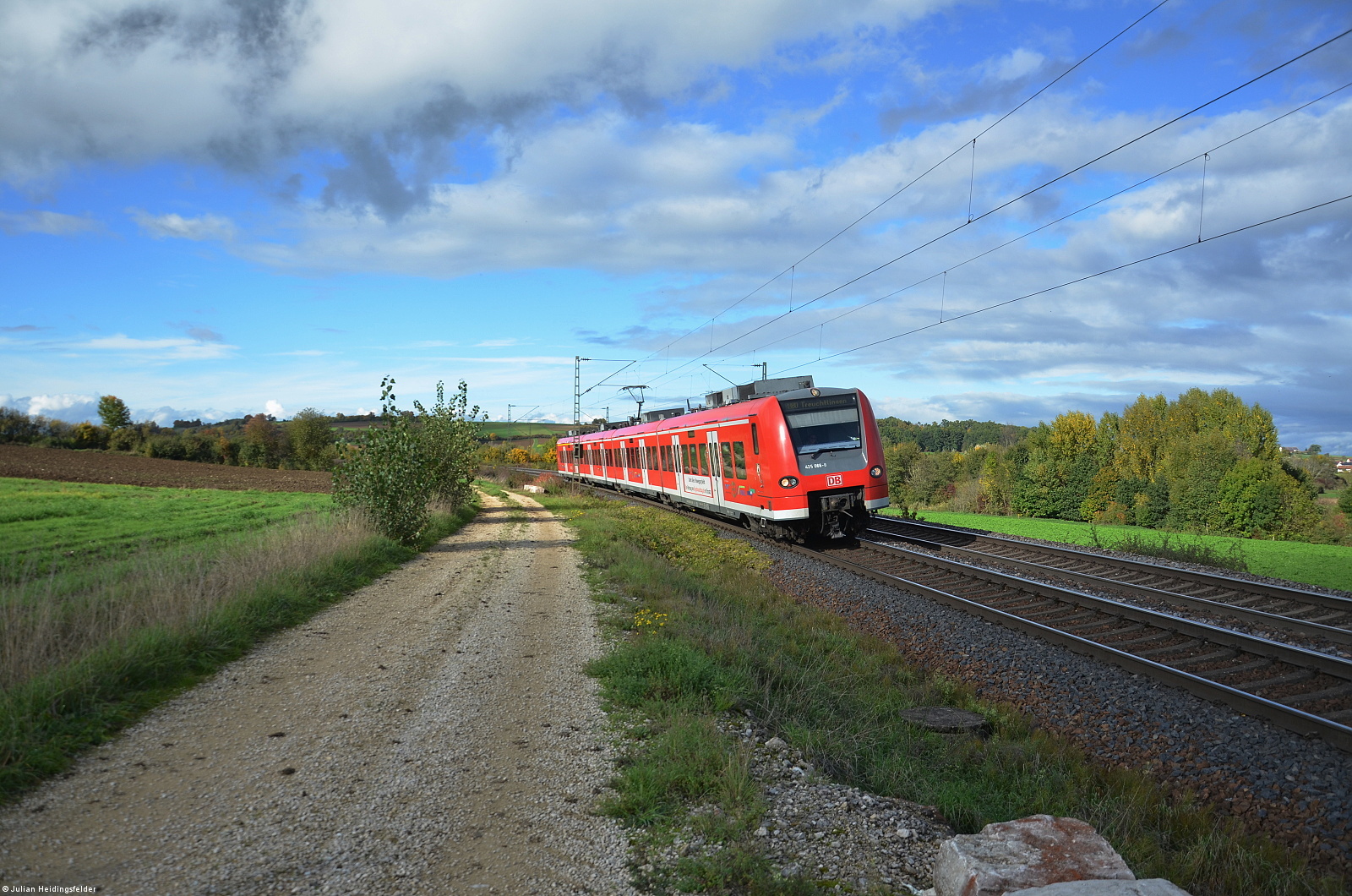 DB Regio/Gebrauchtzug 425 066-8 hat die letzten Meter vor ihrem Zielbahnhof Treuchtlingen vor sich. Leider sind  nur noch wenige 425 in so gutem Lackierungszustand wie dieser. Der Fahrplanwechsel wirft seine Schatten voraus. 15.10.2022