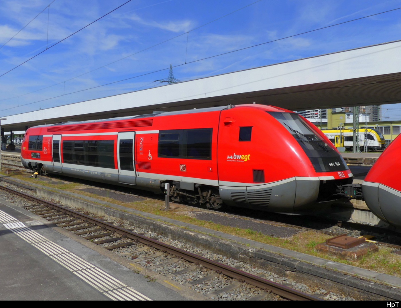 DB - Triebwagen 641 004-6 im Badischen Bahnhof in Basel am 14.04.2024 .... Standort des Fotografen auf dem Perron