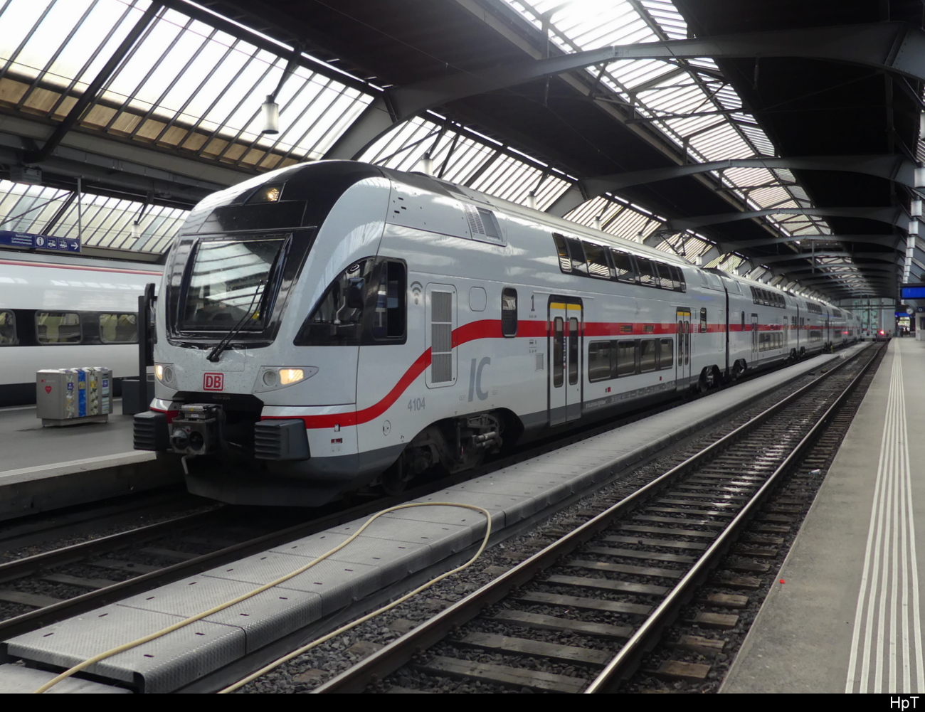 DB - Triebzug 93 85 4010 604-5 im HB Zürich am 07.05.2023