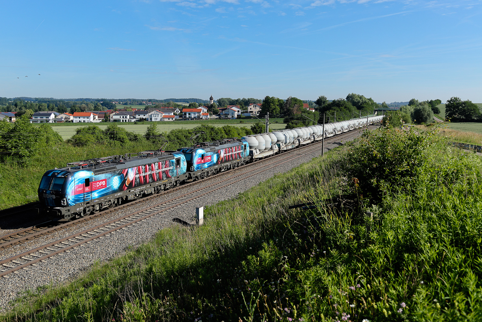 DBP Doppel 1293 904 + 903 mit Staubkesselwagen am 18.06.2026 bei Asbach.