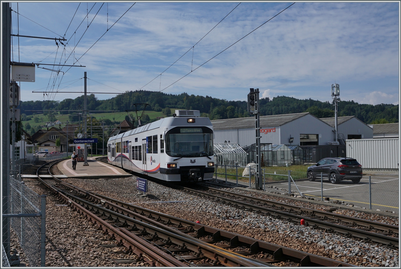 Der AVA ABe 4/8 als S14 von Aarau nach Menzigen beim Halt in Gontenschwil.

26. August 2022