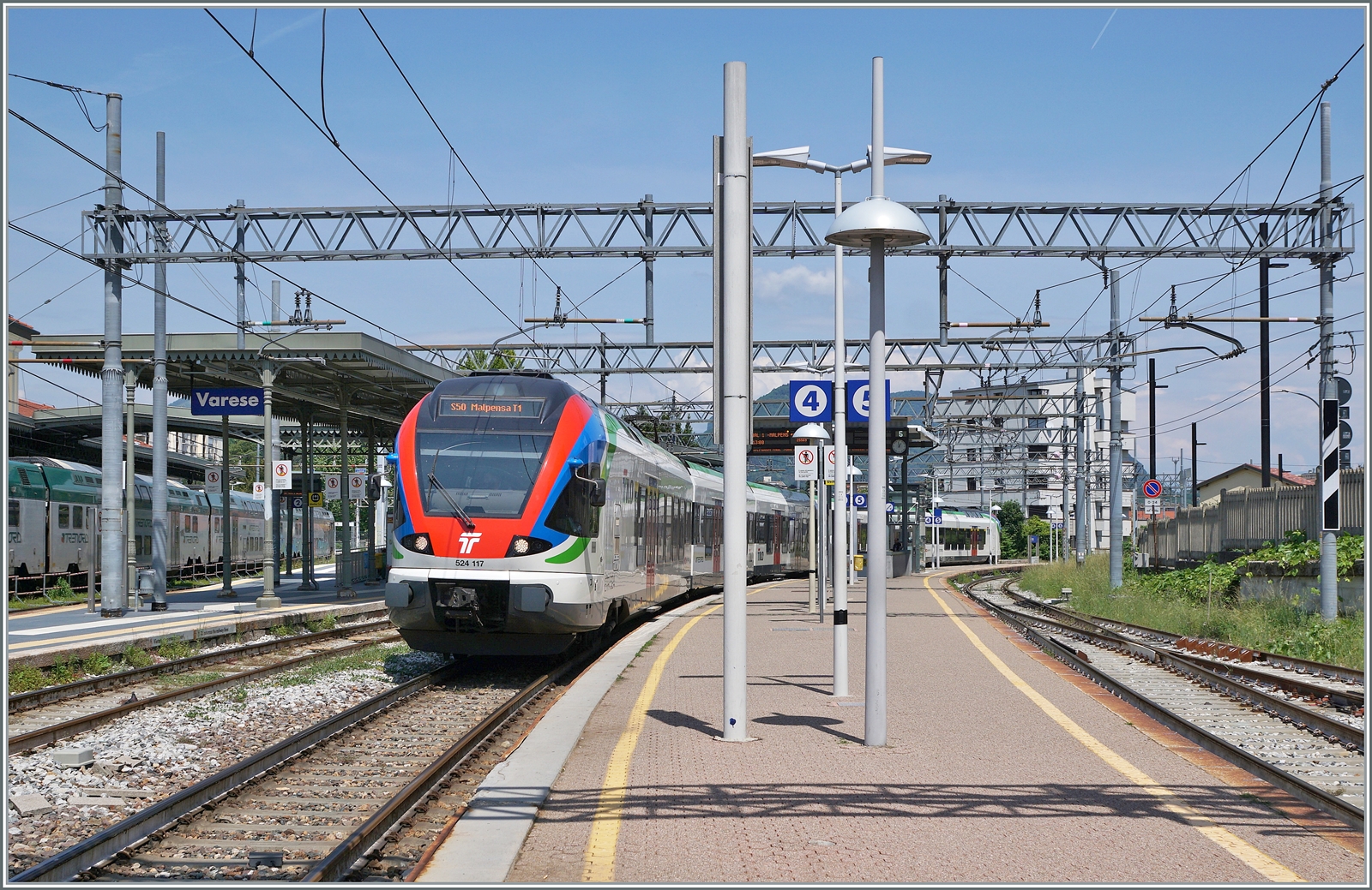 Der SBB TILO RABe 524 117 ist als S50 von Biasca nach Malpensa in Varese eingetroffen. 

23. Mai 2023
