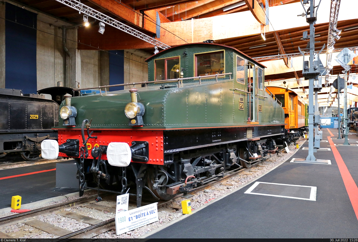 Die 1900 erbaute BB E 1 (BB 1283)  Boîte à sel  der ehemaligen Compagnie du chemin de fer de Paris à Orléans (PO) ist Teil der historischen Ausstellung des Cité du Train (Eisenbahnmuseum) Mulhouse (F).

🧰 Cité du Train - Patrimoine SNCF
🕓 30.7.2022 | 15:28 Uhr