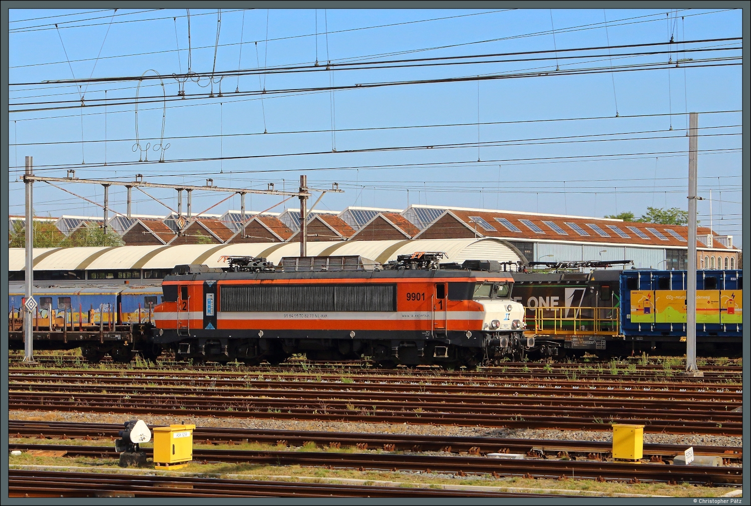 Die 9901 der RailExperts wartet am 26.08.2026 im Bahnhof Amersfoort auf den n�chsten Einsatz.