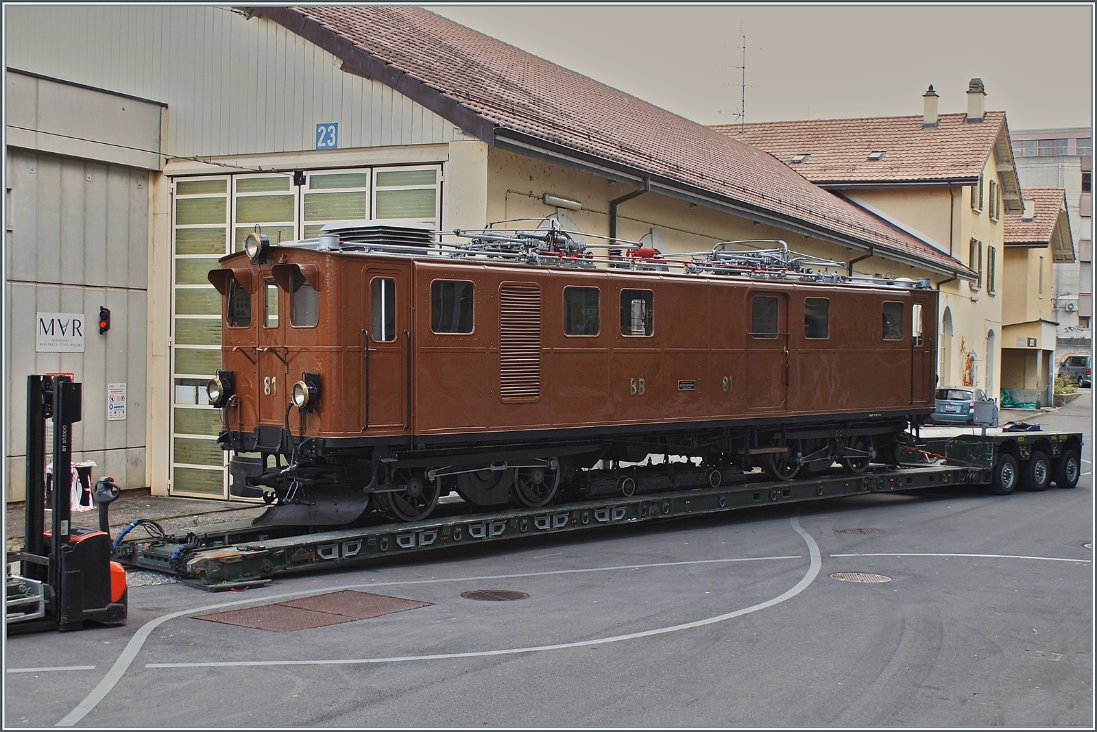 Die Bernina Bahn Ge 4/4 81 der Blonay-Chamby Bahn ist zurück! Nach einem gut einjährigen Aufenthalt in ihrer alten Heimat ist die Lok am 18. Okt. 2022 in Vevey eingetroffen und nur noch wenige Meter von den Schienen ihrer Wahlheimat entfernt. 

18. Oktober 2022