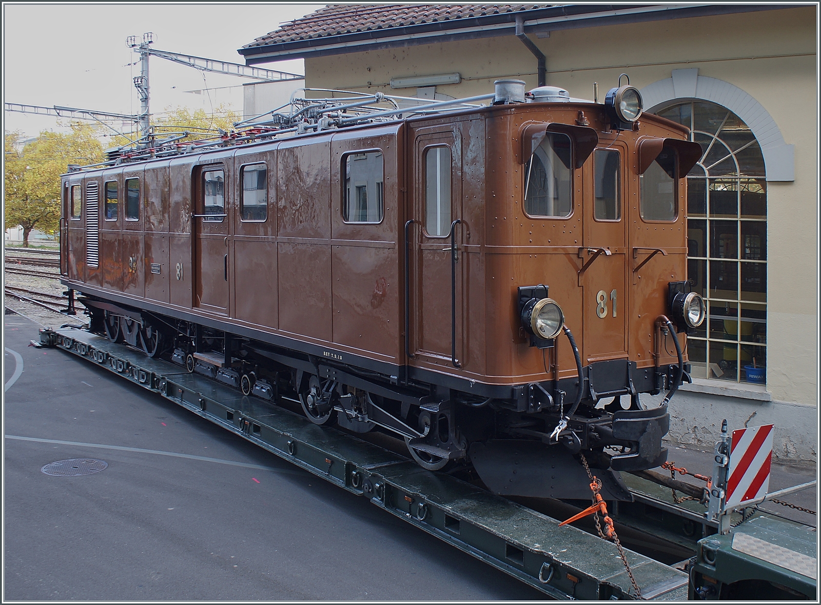 Die Bernina Bahn Ge 4/4 81 der Blonay-Chamby Bahn ist zurück! Nach einem gut einjährigen Aufenthalt in ihrer alten Heimat ist die Lok am 18. Okt. 2022 in Vevey eingetroffen und bereits für den Saisonabschluss  La DER du Blonay-Chamby  eingeplant. 

18. Oktober 2022
