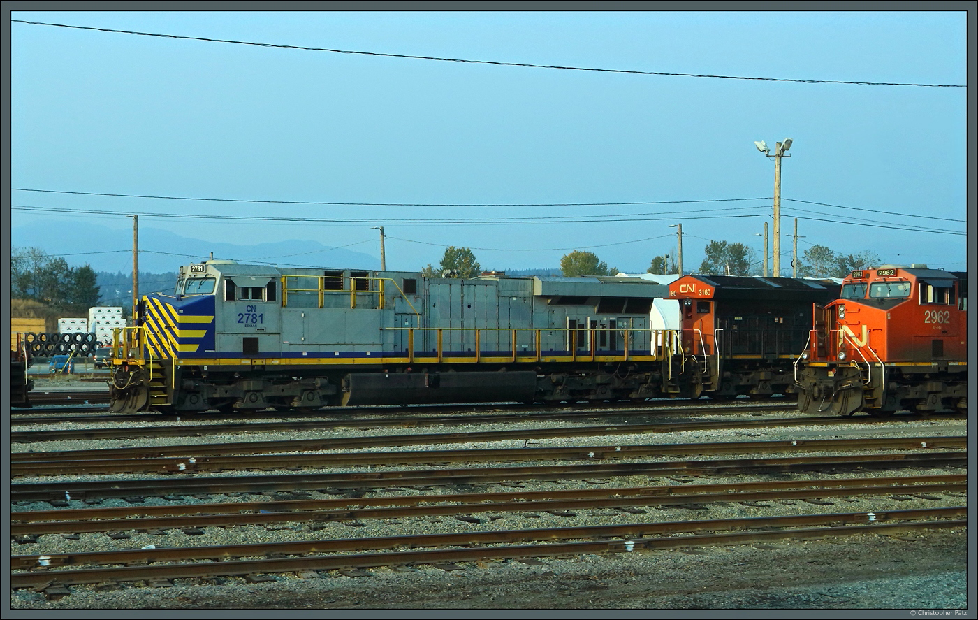 Die ES44AC Nr. 2781 der Canadian National Railway trägt noch die Lackierung des vorherigen Betreibers Citirail. Am 18.10.2022 steht sie in Thornton.