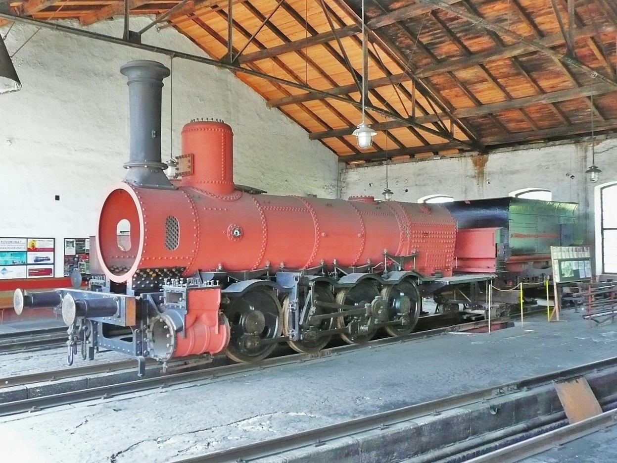 die ÖNWB VIIa 340, ČSD 411.019, während der Aufarbeitung im Eisenbahnmuseum Výtopna Jaroměř, fotografiert im Juni 2017
