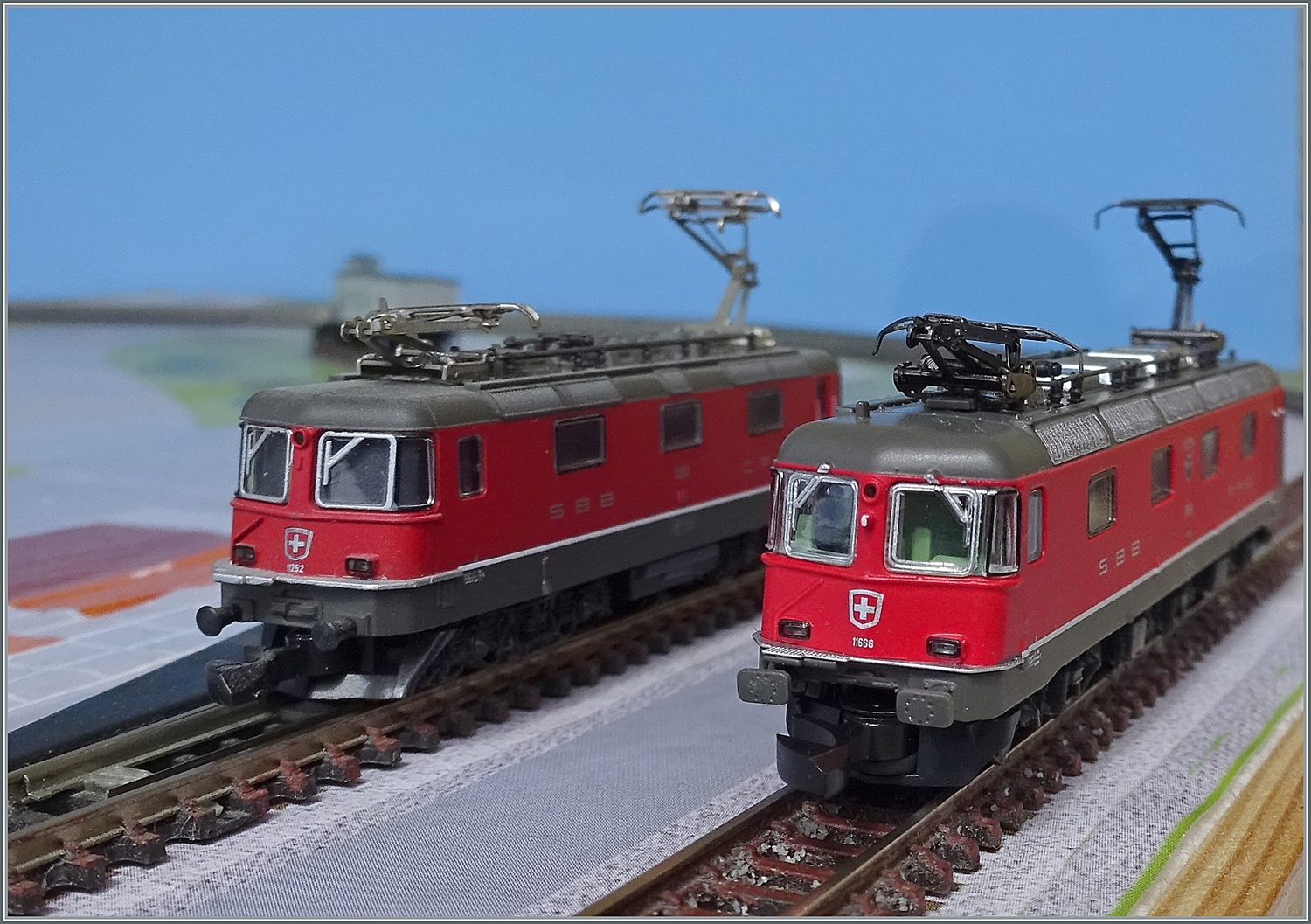 Die SBB Re 6/6 11666 Stein am Rhein von Märklin mini club. Wer dachte, es werde eine  verlängerte  Re 4/4 II, der wurde possitiv überrascht: Da entstand eine völlig neue, wunderschöne kräftige Lok!

27. April 2024