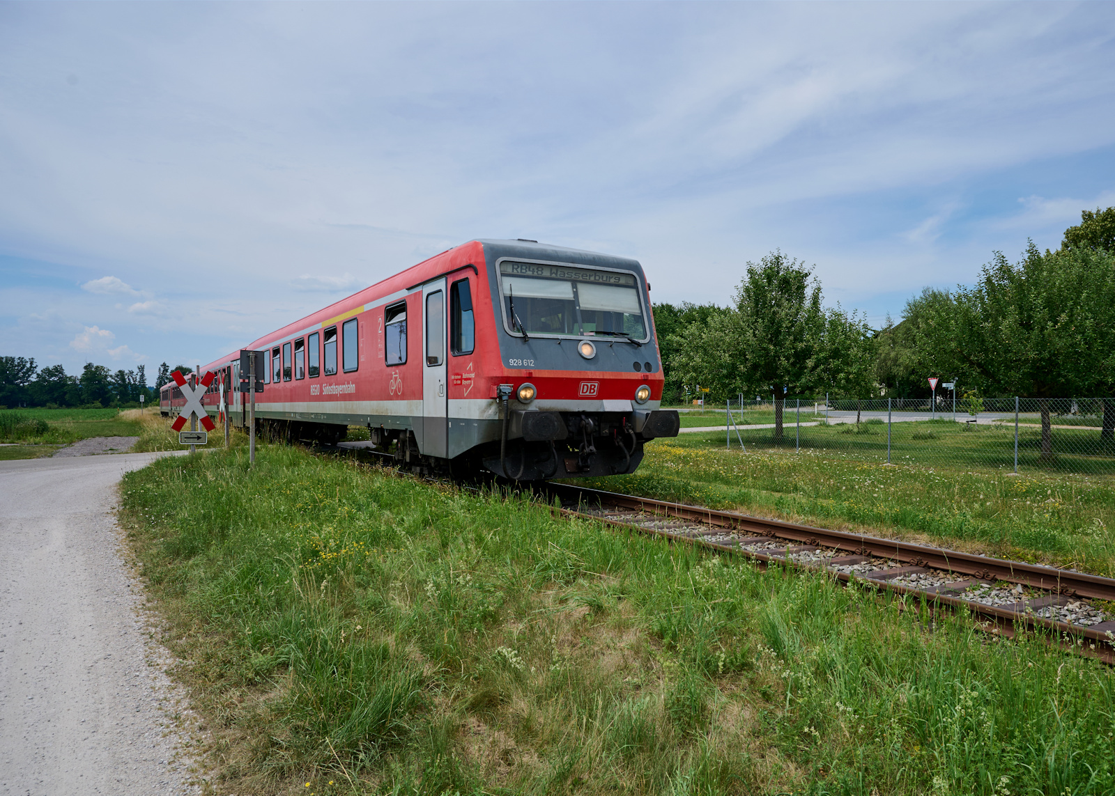 Die S�dostbayernbahn geh�rt zu den letzten Einsatzgebieten der Baureihe 628. 928 612 war am 22.06.2026 als RB 27353 auf dem Weg von Ebersberg nach Wasserburg und n�herte sich Tulling. 