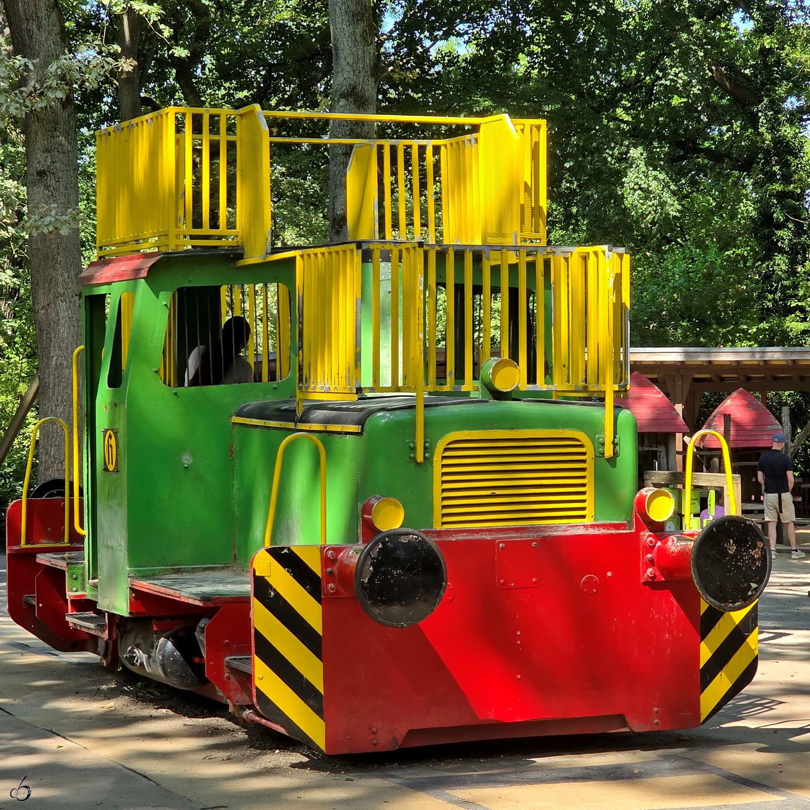 Diese Sch�ma CHL-80R (3014) steht im Zoo Dortmund und wird als Spielger�t genutzt. (August 2026)