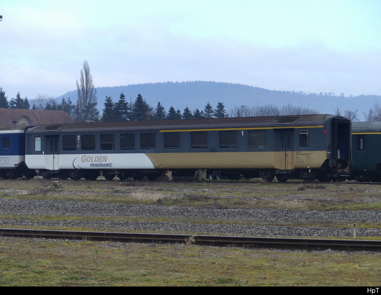 DSF - (ex BLS) 1+2 Kl. Personenwagen AB  50 85 39-33 425-2 abgestellt in Rekingen am 12.02.2023