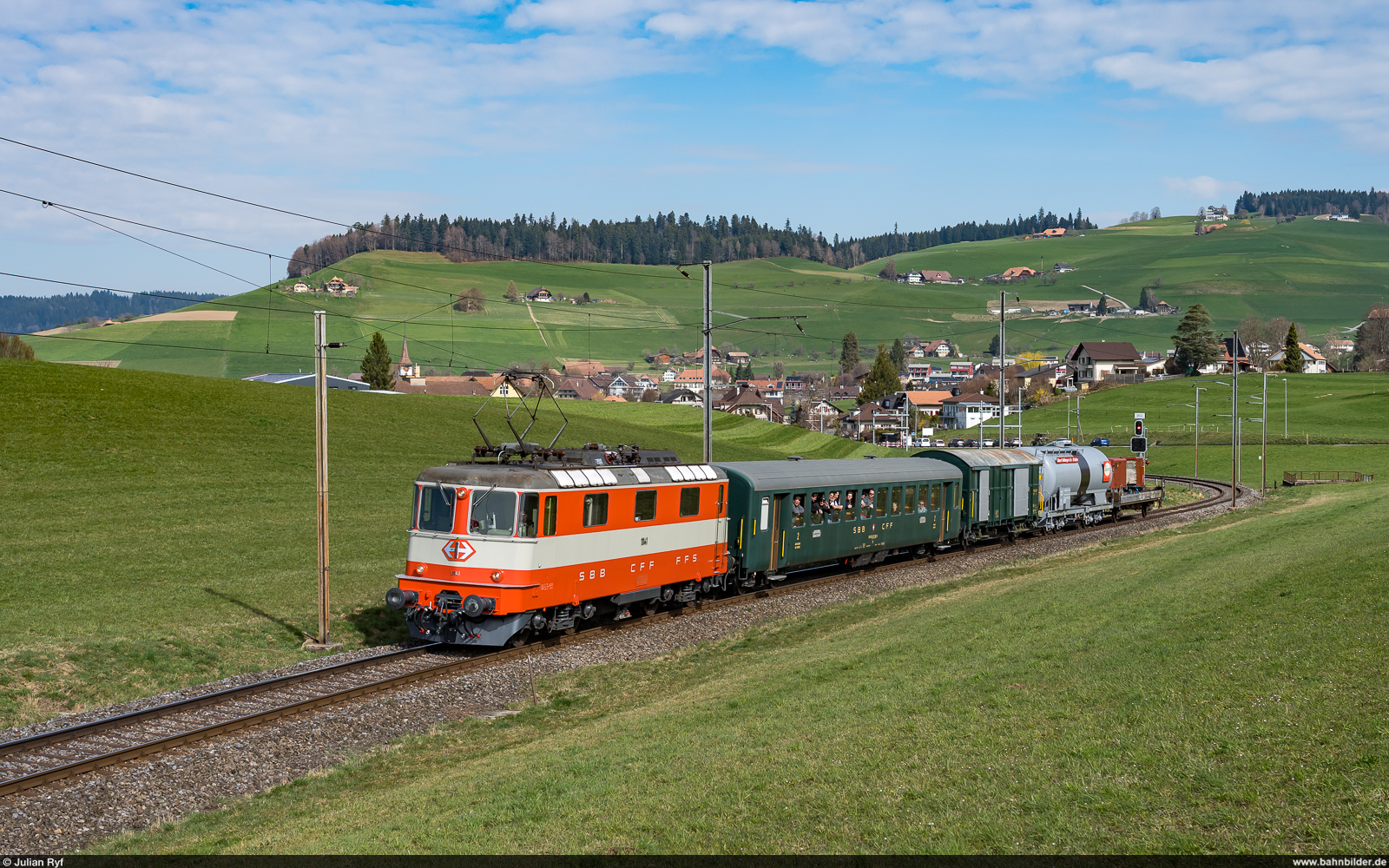 DSF Re 420 141 / Biglen, 21. März 2026<br>
Extrafahrt Koblenz - Interlaken Ost<br>
Ablieferung Dmh 3964 zurück an den Brünig.