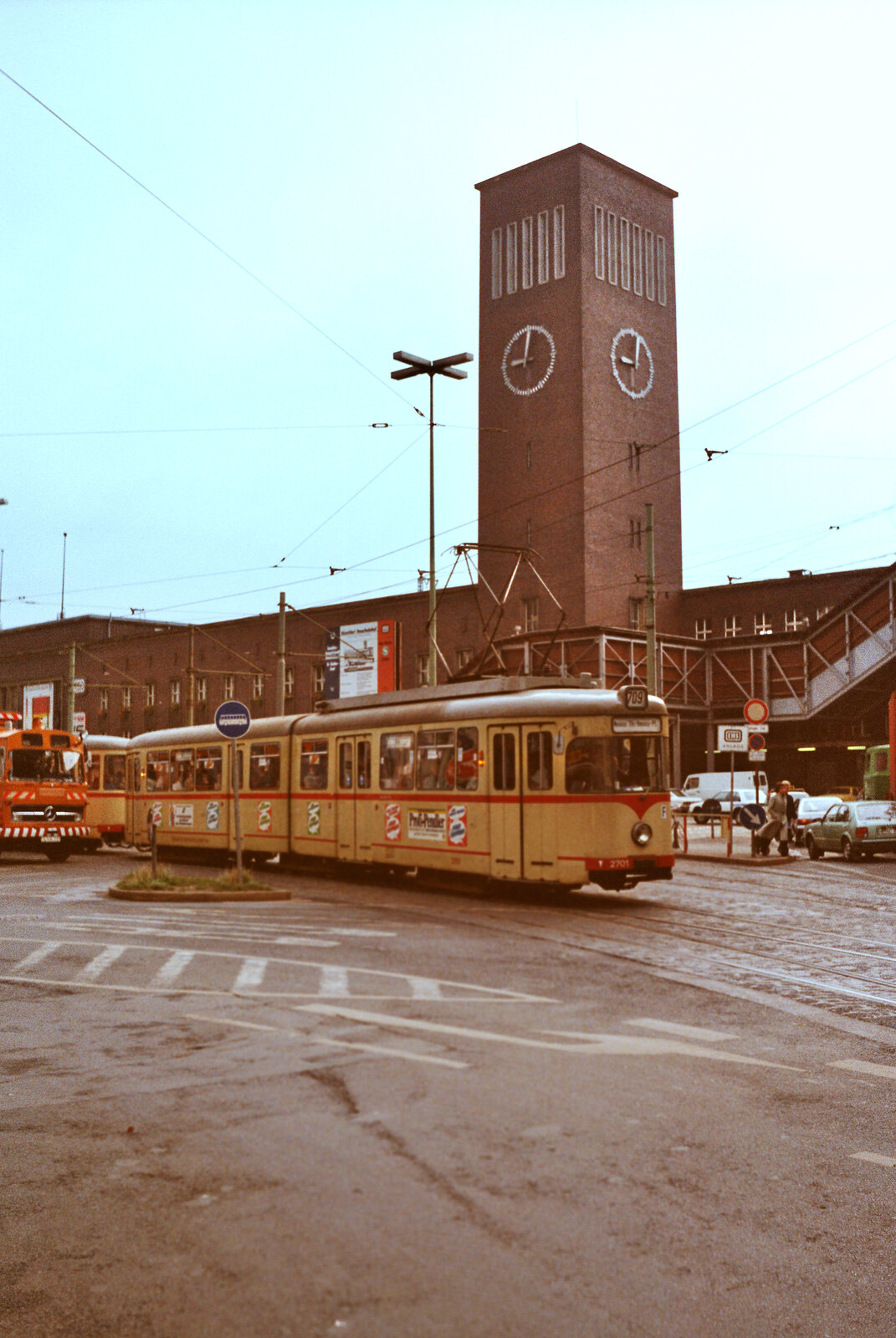 Düsseldorf Hauptbahnhof und seine Straßenbahn (1983)