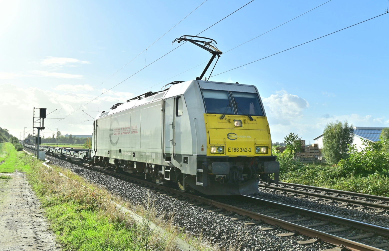 E186 342-2 ECR mit Klv am Haken in Gubberath gen  Köln fahrend. 17.9.2022