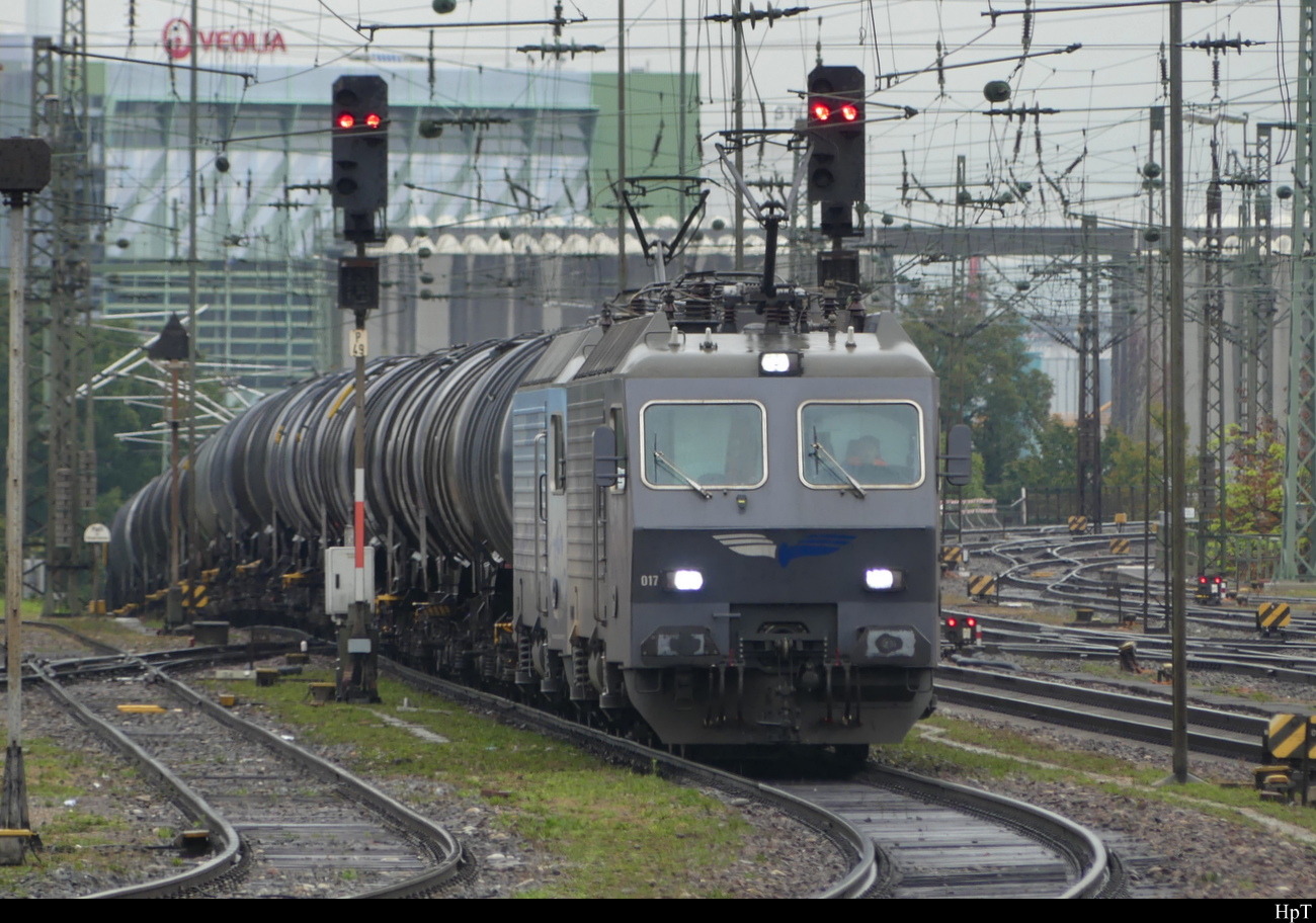 EDG - 185 097-3 + 185 112-0 mit Güterzug unterwegs im Bahnhofsareal des Bahnhof Basel Bad. am 29.09.2022