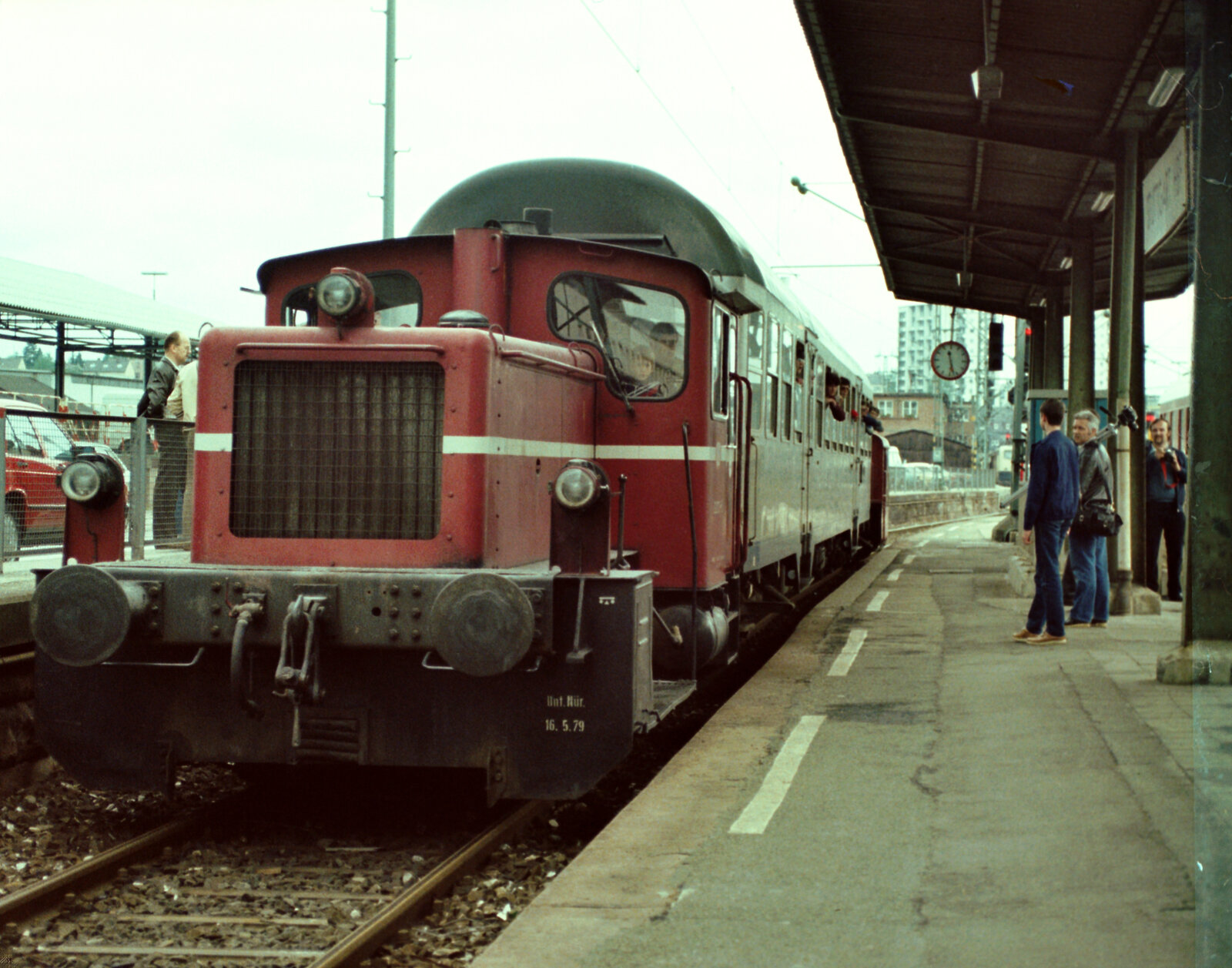 Eine KÖF III auf Gleis 1 des Hauptbahnhofs Stuttgart, Feier des BDEF, 31.05.1984 
