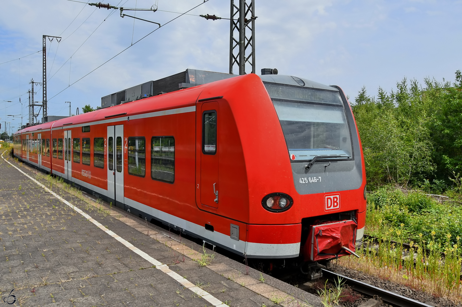 Ende Juni 2024 war der Elektrotriebzug 425 646-7 in Wanne-Eickel zu sehen.