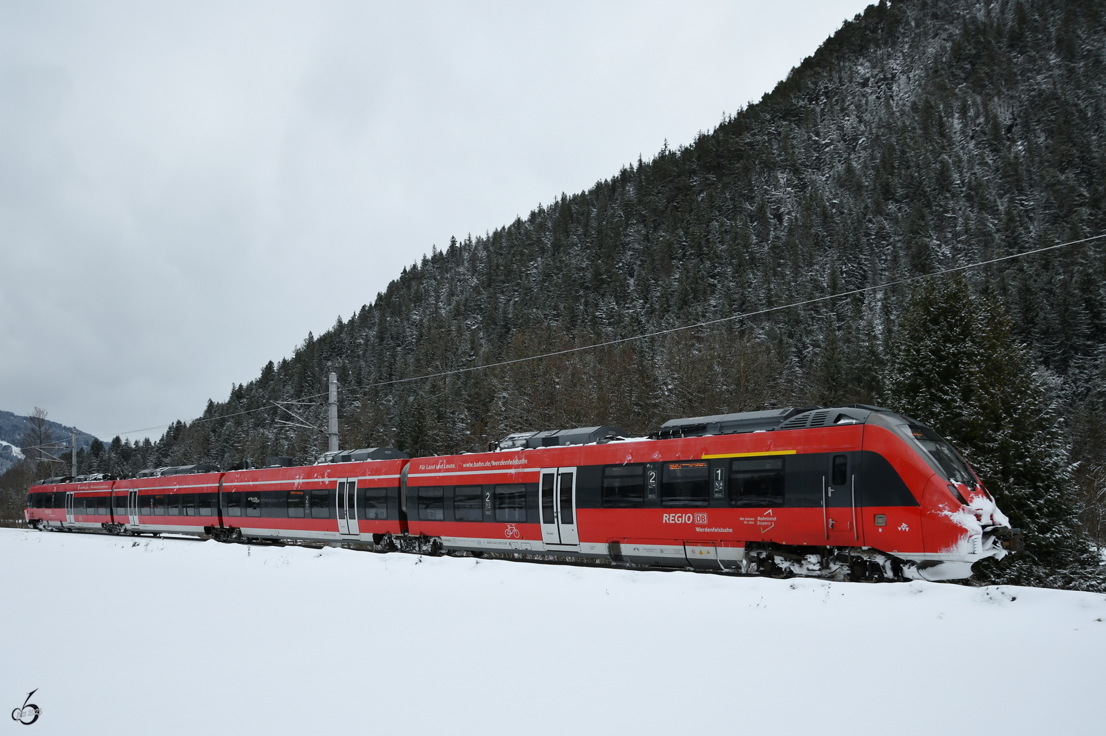 Ende November 2023 startete der Elektrotriebzug 2 442 229 seine Fahrt in Pfronten-Steinach als RB60/S7 nach Garmisch-Partenkirchen.