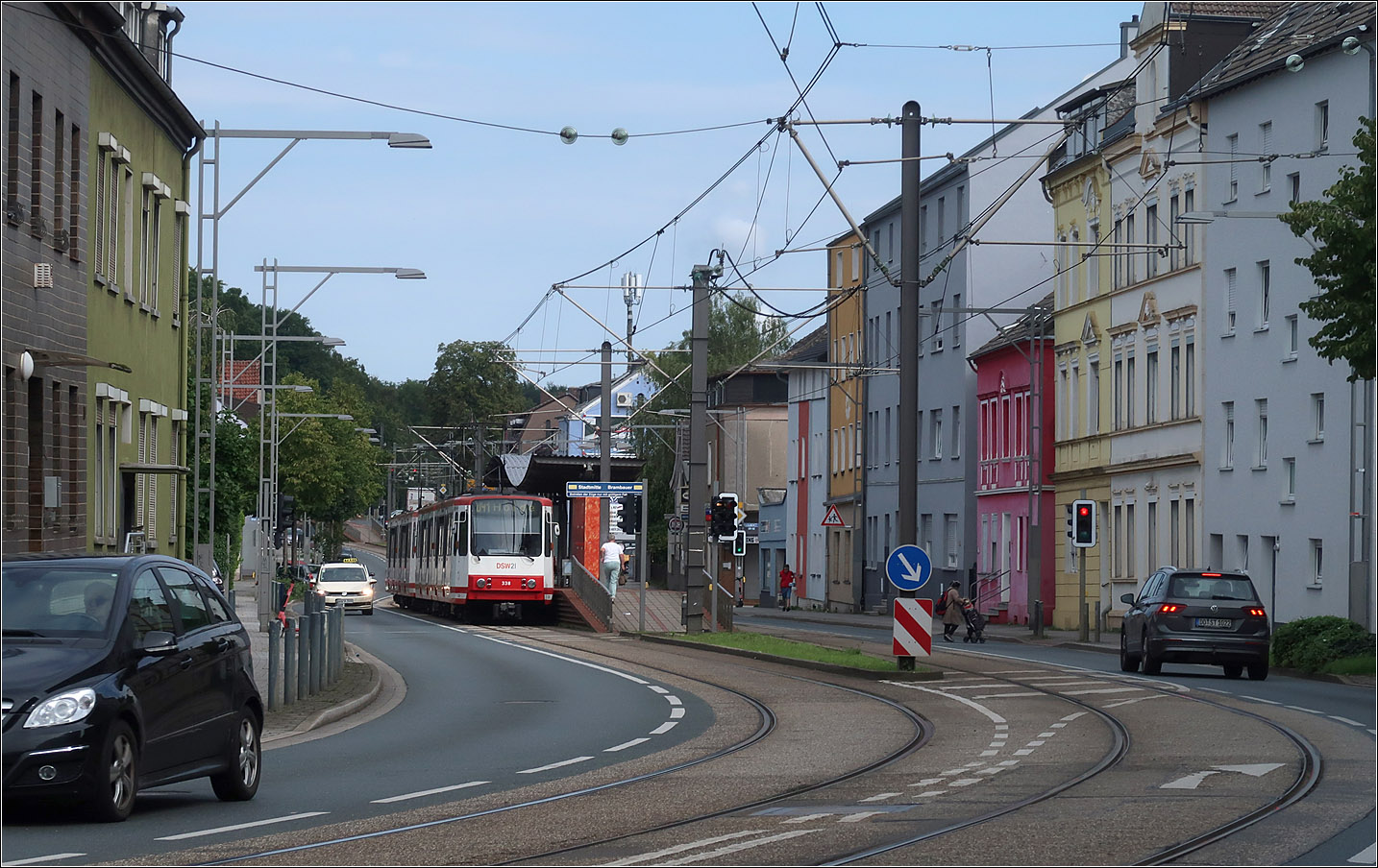 Entlang der U41 in Dortmund - 

Die B-Wagen Doppeltraktion 338 + 324 hält an der Haltestelle Externberg in Dortmund-Eving.

21.08.2023 (M)
