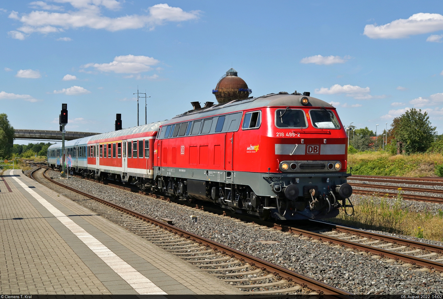 Ersatzzug mit 218 499-2 erreicht den Endbahnhof Halberstadt auf Gleis 2.

🧰 DB Regio Bayern | Gesellschaft für Fahrzeugtechnik mbH (GfF) | Weser Ems Eisenbahn GmbH (WEE) für Abellio Rail Mitteldeutschland GmbH
🚝 RE 69376 (RE21) Magdeburg Hbf–Halberstadt
🕓 8.8.2022 | 14:02 Uhr