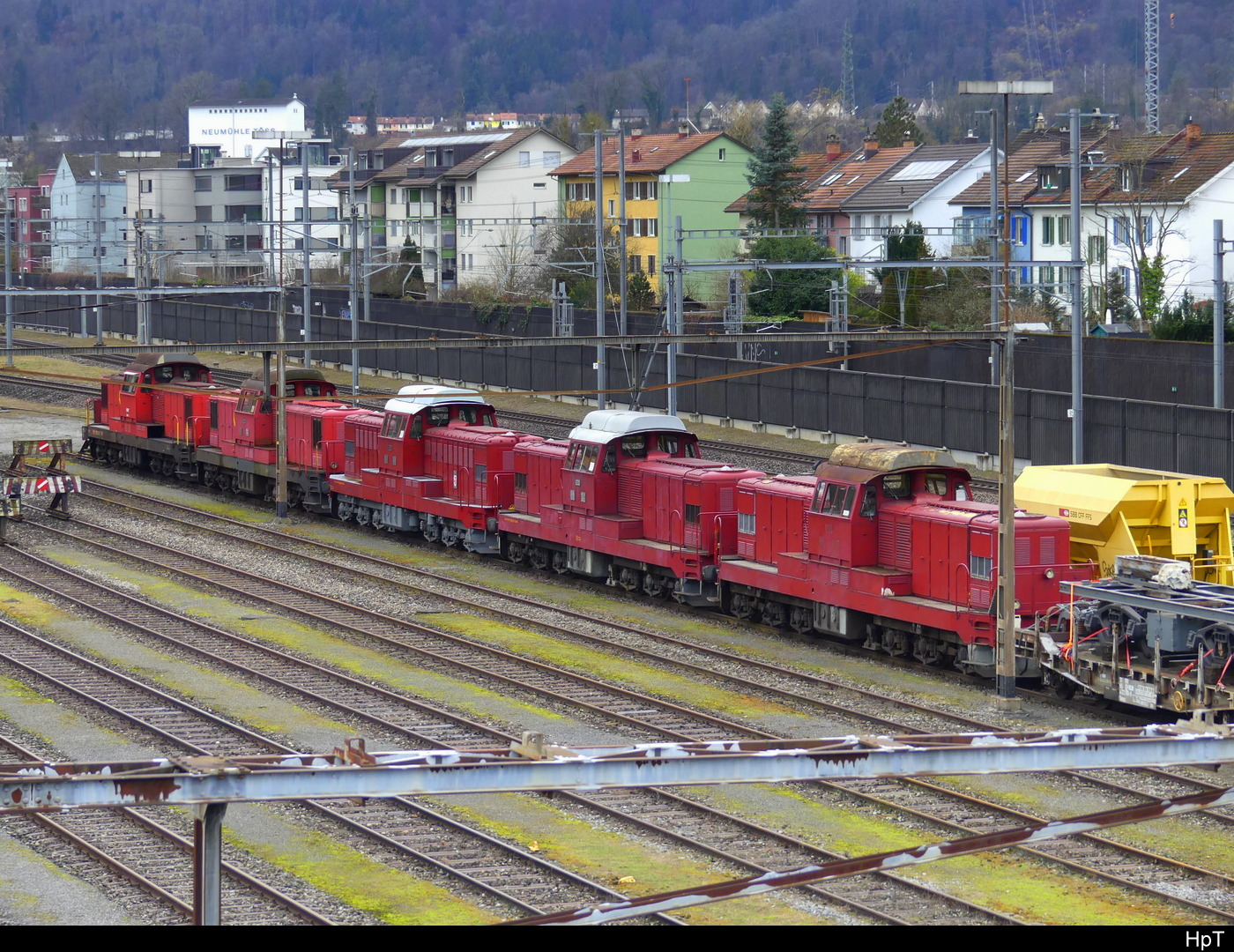 Ex SBB - 5 Loks vom Typ Bm 6/6 abgestellt im Güterbahnhof von Winterthur am 11.02.2024 .. Standort des Fotografen bei der Stochenbrücke