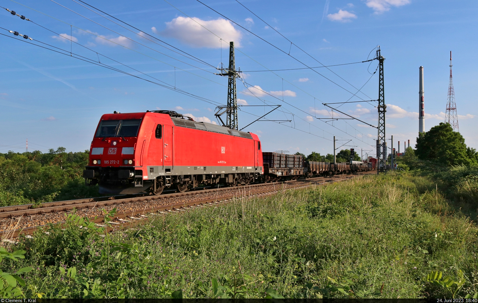 EZ mit 185 272-2 unterwegs an der Leipziger Chaussee (B 6) Richtung Zugbildungsanlage (ZBA) Halle (Saale).

🧰 DB Cargo
🕓 24.6.2023 | 18:40 Uhr