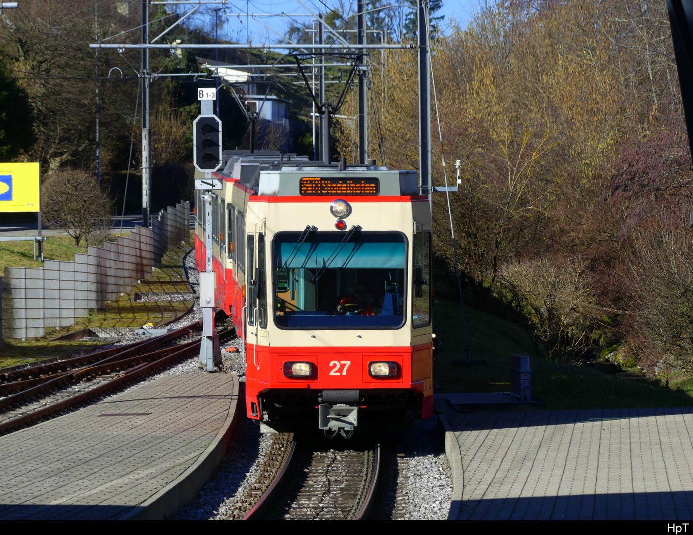 FB - Triebwagen Be 8/8 27 + 28 bei der einfahrt in den Bhf. Esslingen am 03.02.2024
