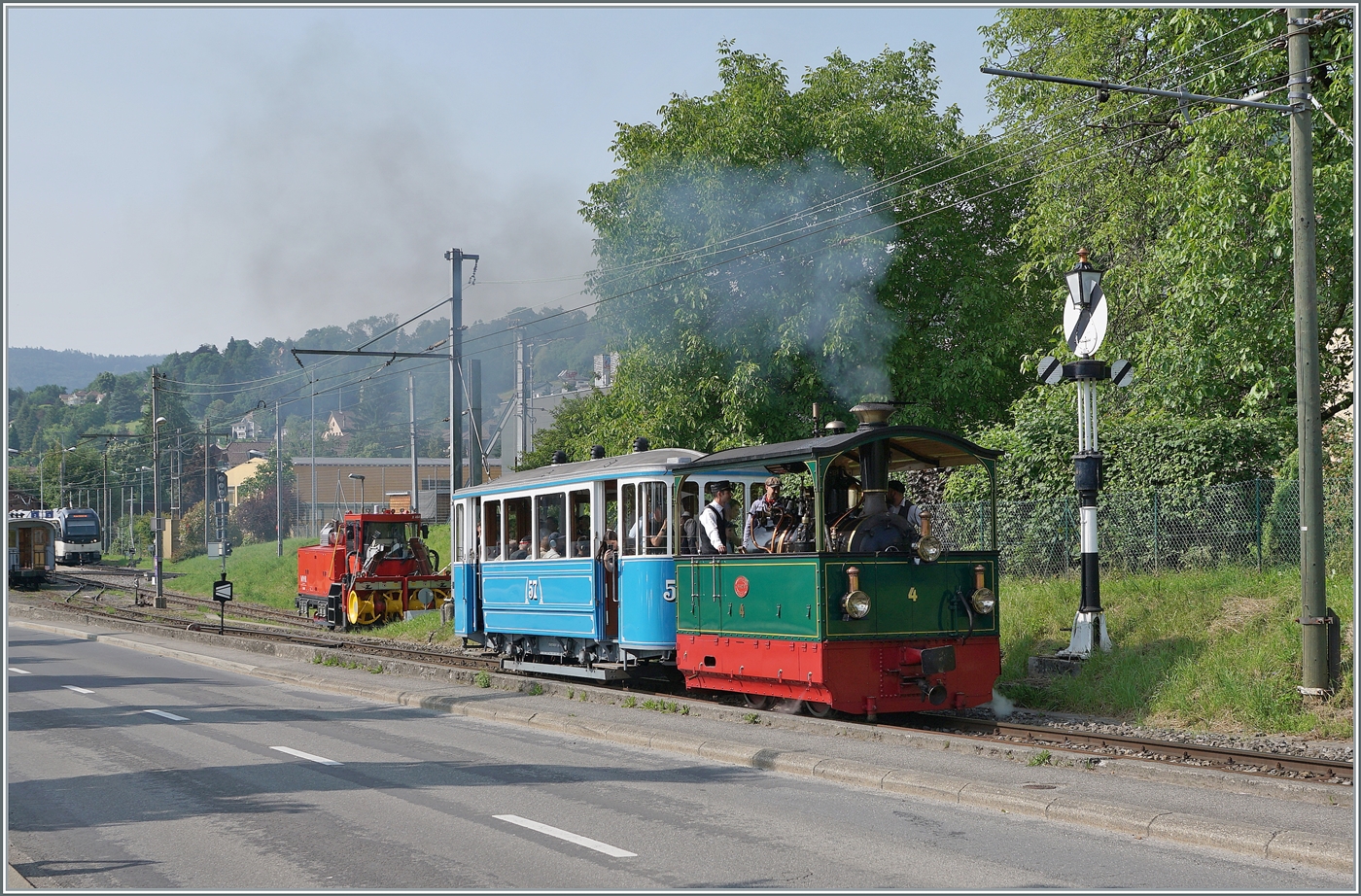 Festival Suisse de la vapeur (Schweizer Dampffestival 2025) - die letzte Fahrt der  Rimini ; der G 2/2 N�4 RIMINI der Blonay Chamby Bahn steht eine eingehende Revision bevor und so verabschiedet sie sich hier mit einer letzten Fahrt nach Chaulin f�r ein paar Jahre. Das Bild entstand bei der Hippschen Wendescheibe in Blonay, welcher der RIMINI freie Fahrt signalisiert.  

9. Juni 2025