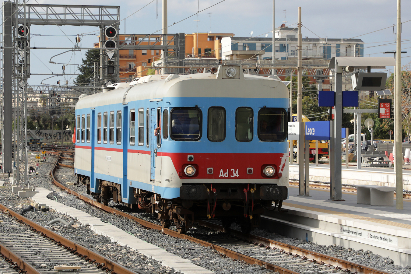 FSE Ad 34 (9583 4668 034-0 I-FSE) f�hrt als R 92368 aus Nard� in Lecce ein, 16.10.2026
