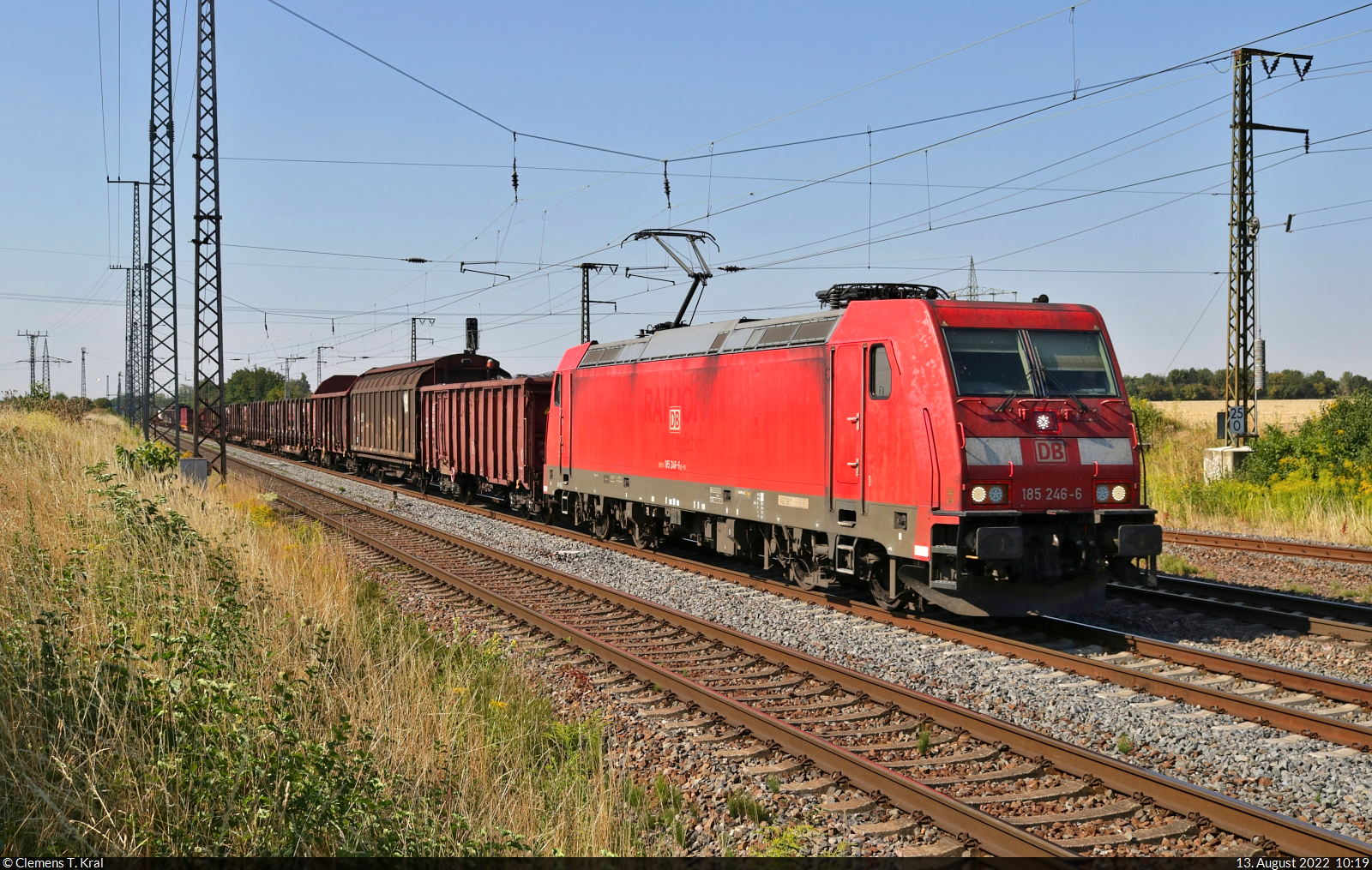 Gemischter Gz mit 185 246-6 unterwegs in Großkorbetha Richtung Leipzig oder Halle (Saale).

🧰 DB Cargo
🕓 13.8.2022 | 10:19 Uhr