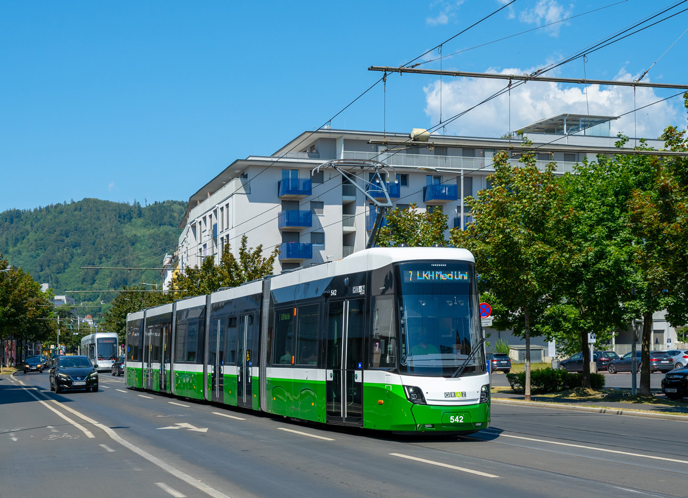 Graz

Flexity Graz 542 als Linie 7 nach LKH Med Uni in der Eggenberger Allee, 11.07.2026
