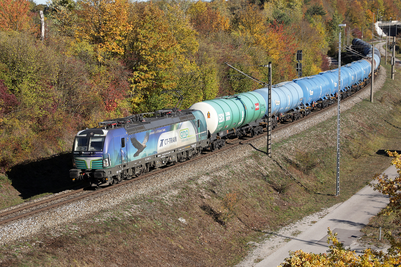 Green Mobility Partners (GMP) 1293 201 bef�hrt mit Kesselwagen die n�rdl. Tangente des Rangierbahnhofs M�nchen Nord, 27.10.2026