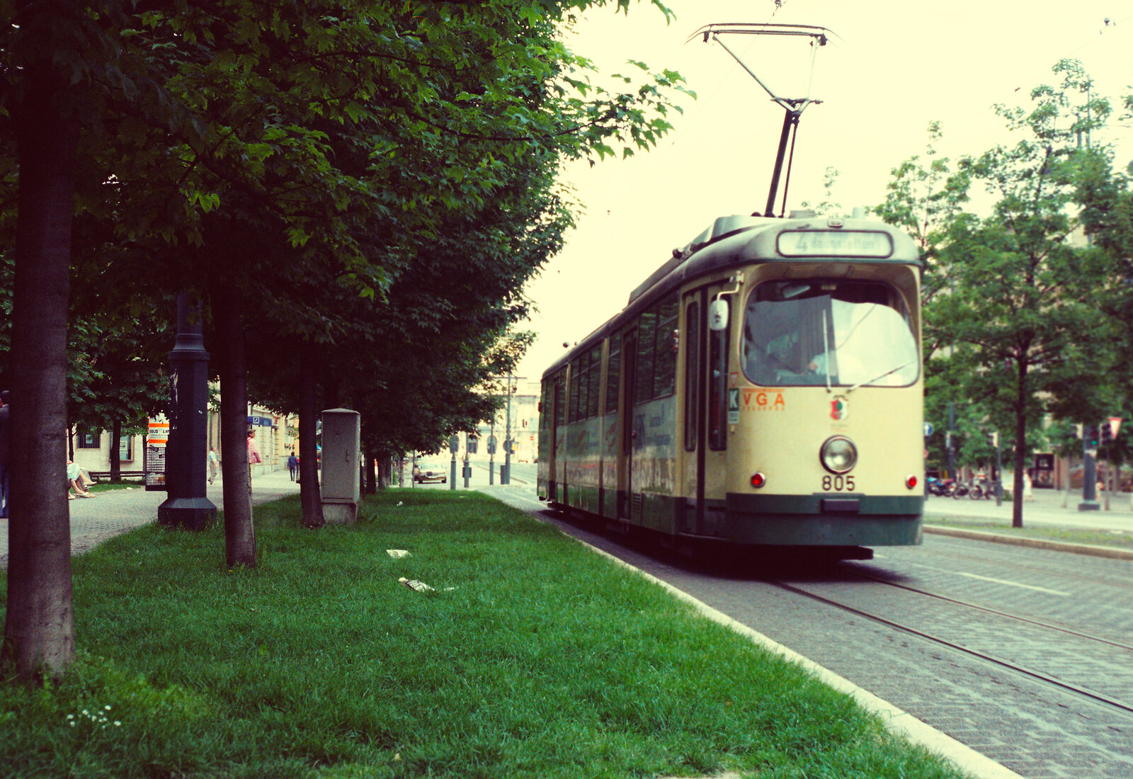 GT8 805 der Augsburger Stra�enbahn, Ort unbekannt (Sommer 1984)
