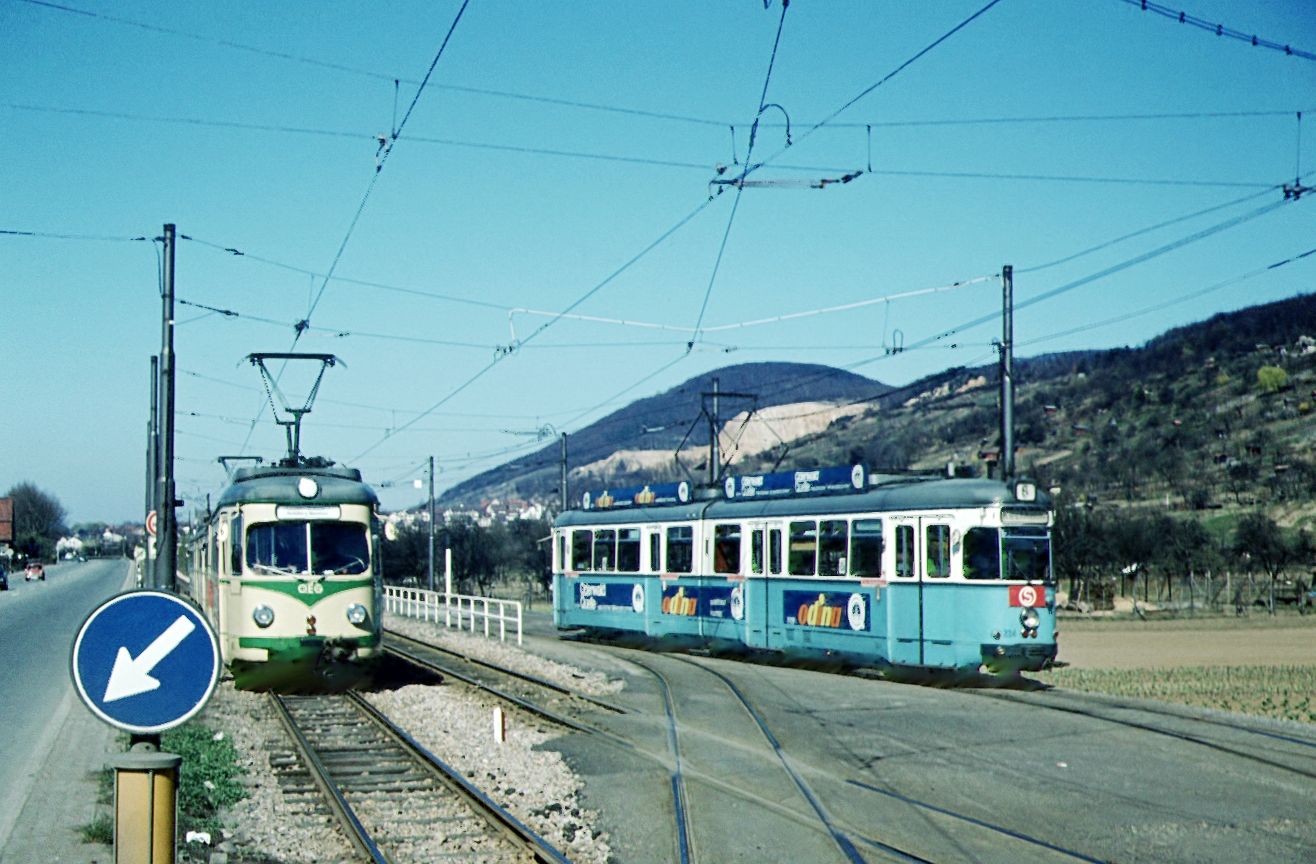 Gt8 der OEG von Weinheim und Gt6 der HSB L.6 in Handschuhsheim__25-03-1972