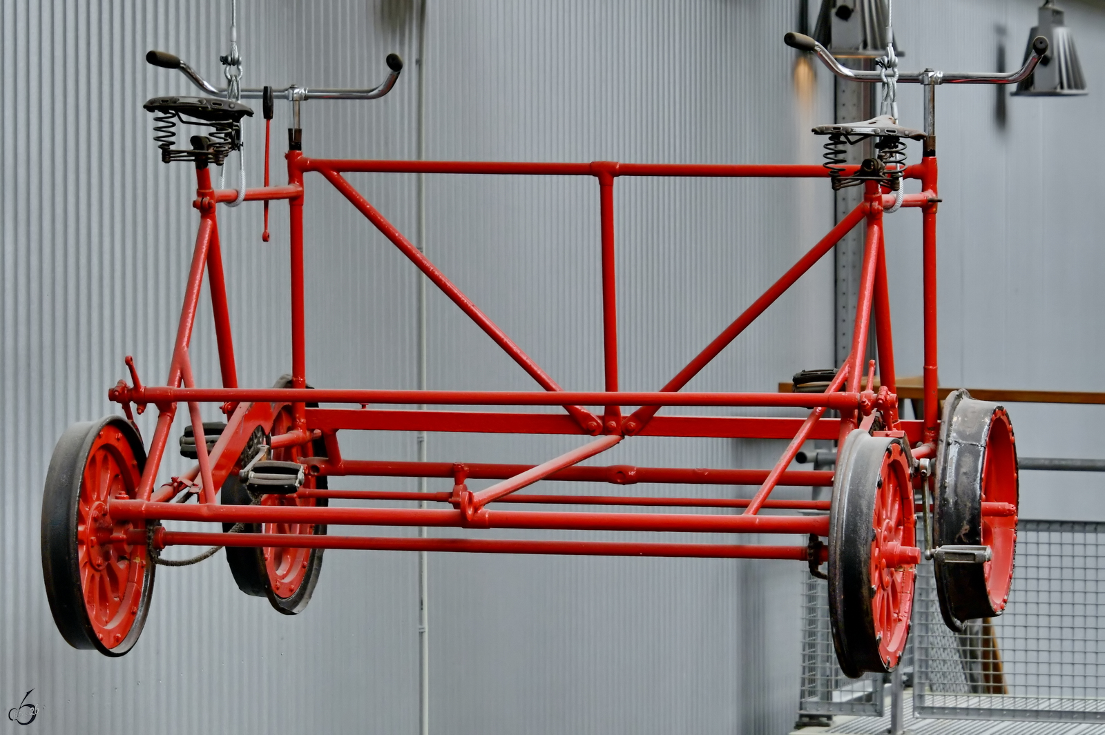 Hier zu sehen ein vom Hersteller Simplex gebautes Zweipersonen-Schienenfahrrad (Typ: H.L. II) aus den Anf�ngen der 1920er Jahre. (Eisenbahnmuseum Utrecht, September 2026)