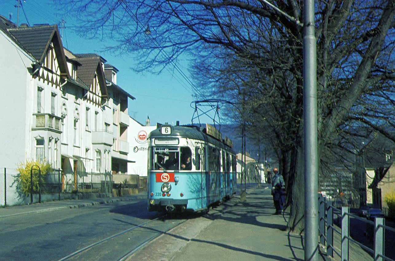 HSB_Gt6_220_als L.6 in Kirchheim, Bahnüberführung__25-03-1972