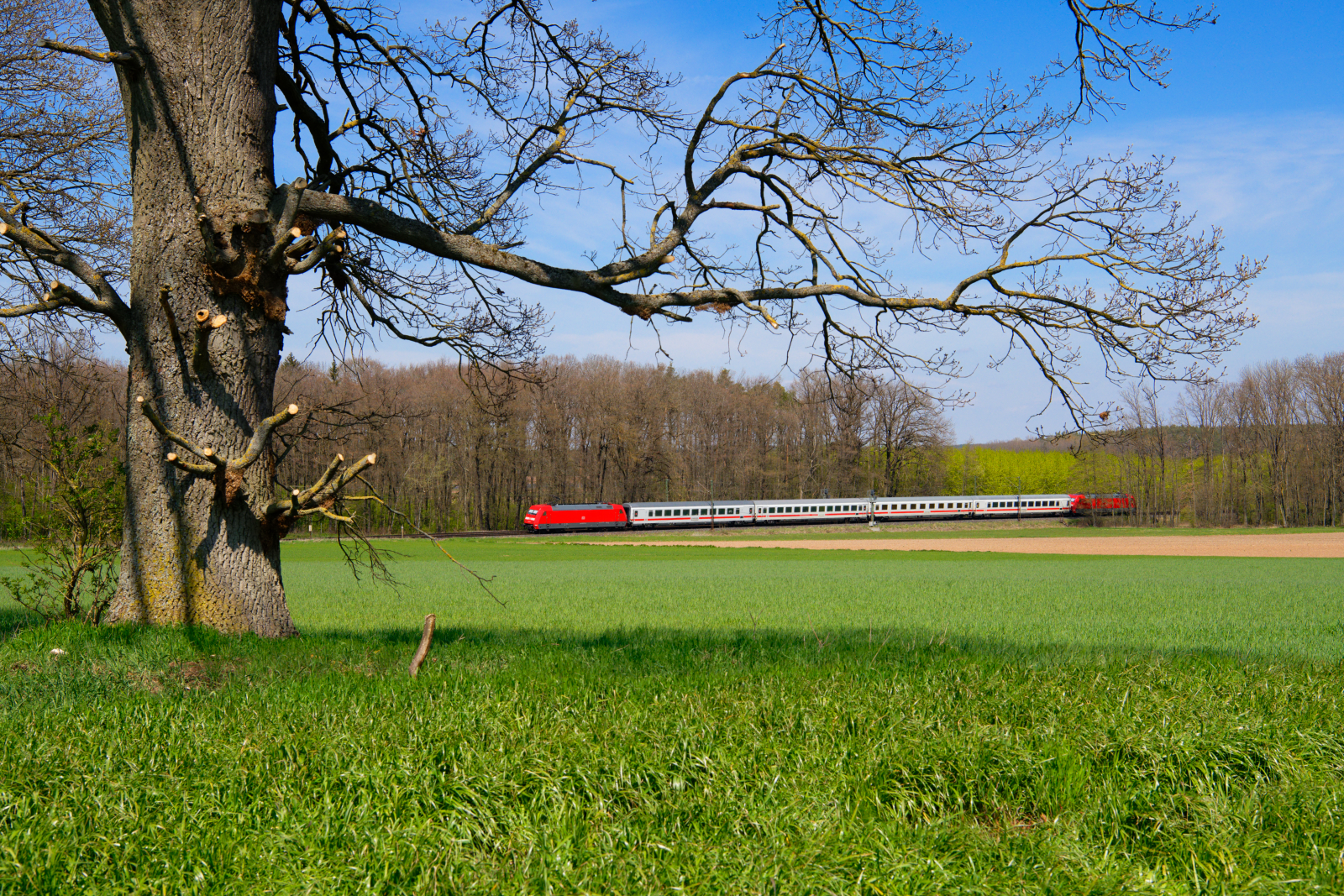 IC 2067 (Karlsruhe Hbf - Nürnberg Hbf) bei Anwanden, 25.04.2021