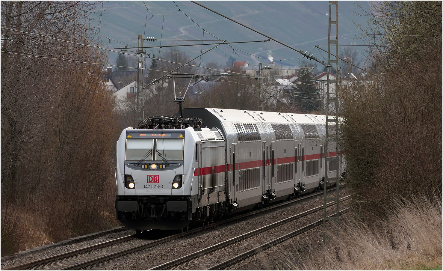 IC 2162 Nürnberg - Karlsruhe - 

...auf der Remstalbahn bei Weinstadt-Endersbach gezogen von 147 576-3.

25.02.2024 (M)