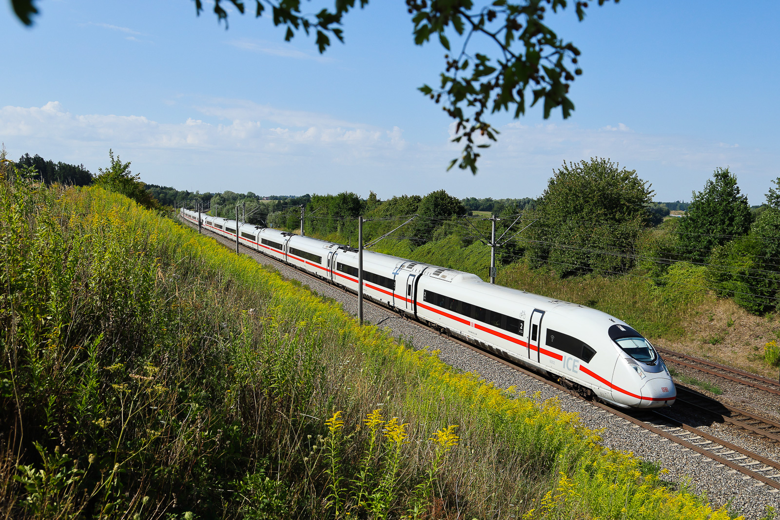 Ice 3 Neo  ICE 3 neo noch ohne Taufnamen ( Tz 8002 ) am 11.08.2026 bei Vierkirchen.