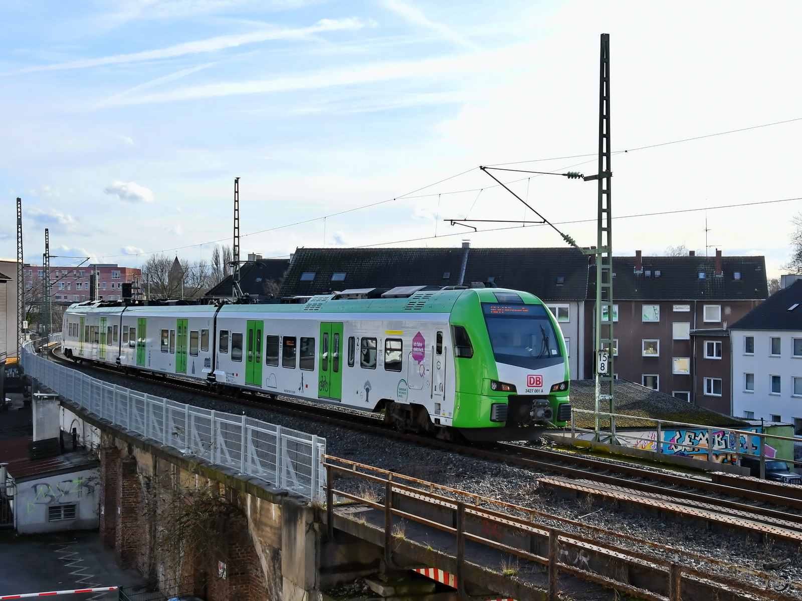Im März 2024 war der Elektrotriebzug 3427 001 B in Bochum unterwegs.