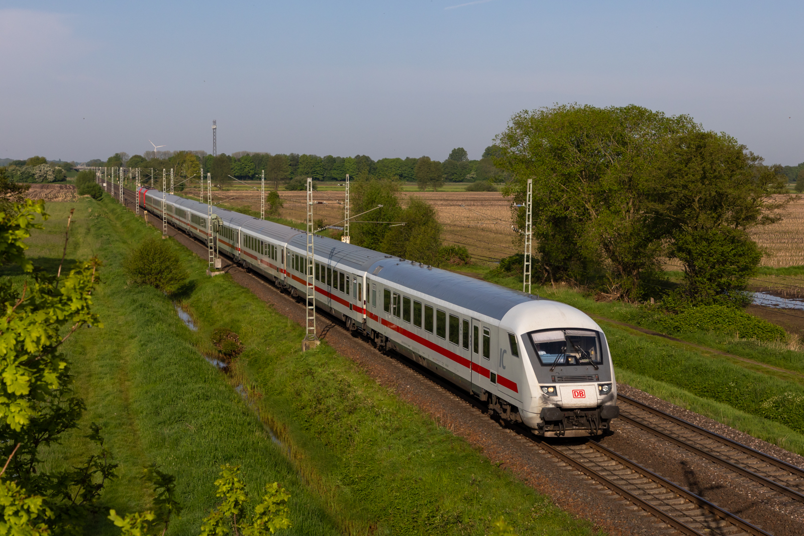 InterCity bei Bassen nach Hamburg 1.5.24.