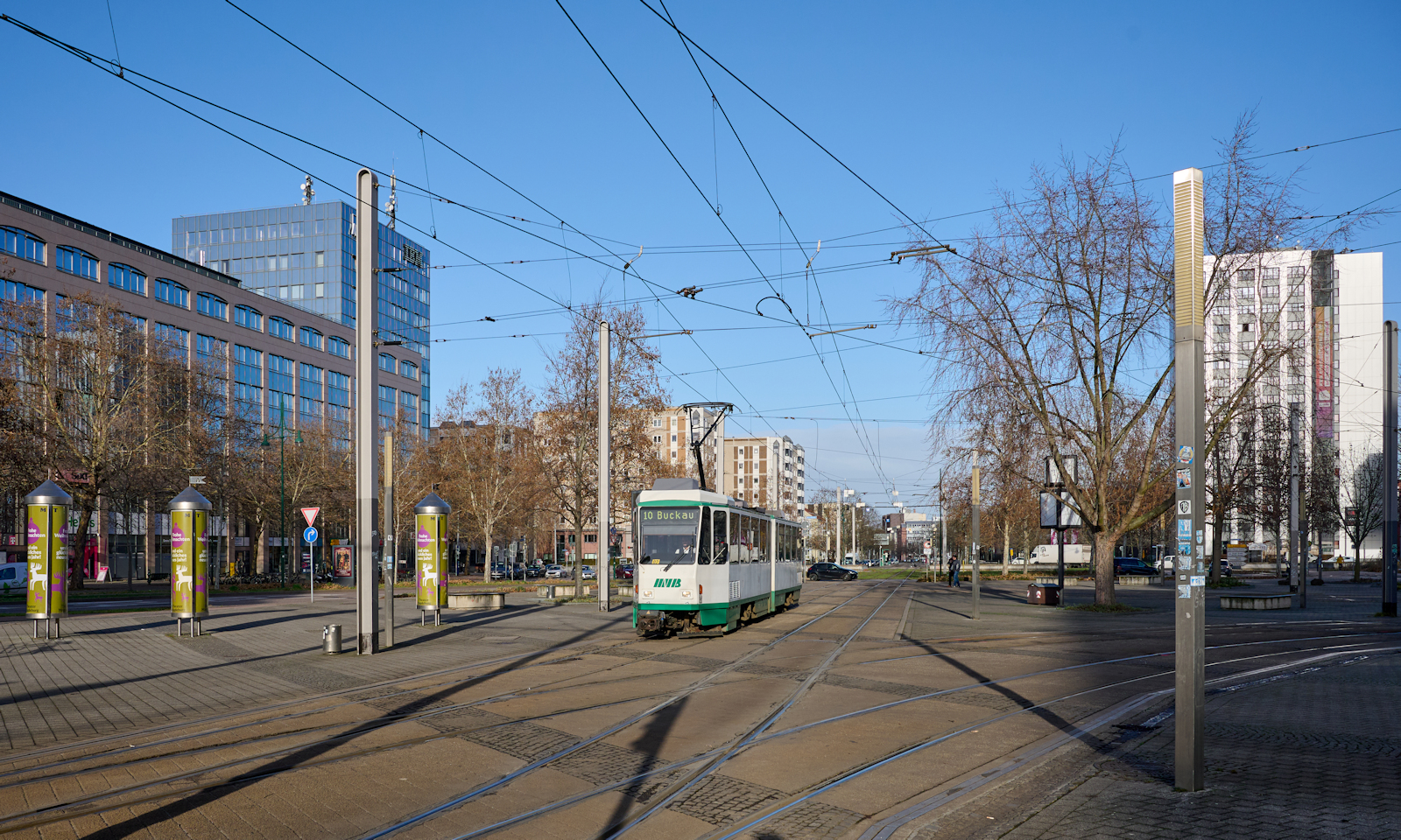 KT4D 1292 fuhr am 20.12.2024 ber den Magdeburger Universittsplatz. An diesem Tag war der Wagen der einzige Tatra auf der Linie 10 nach Buckau.