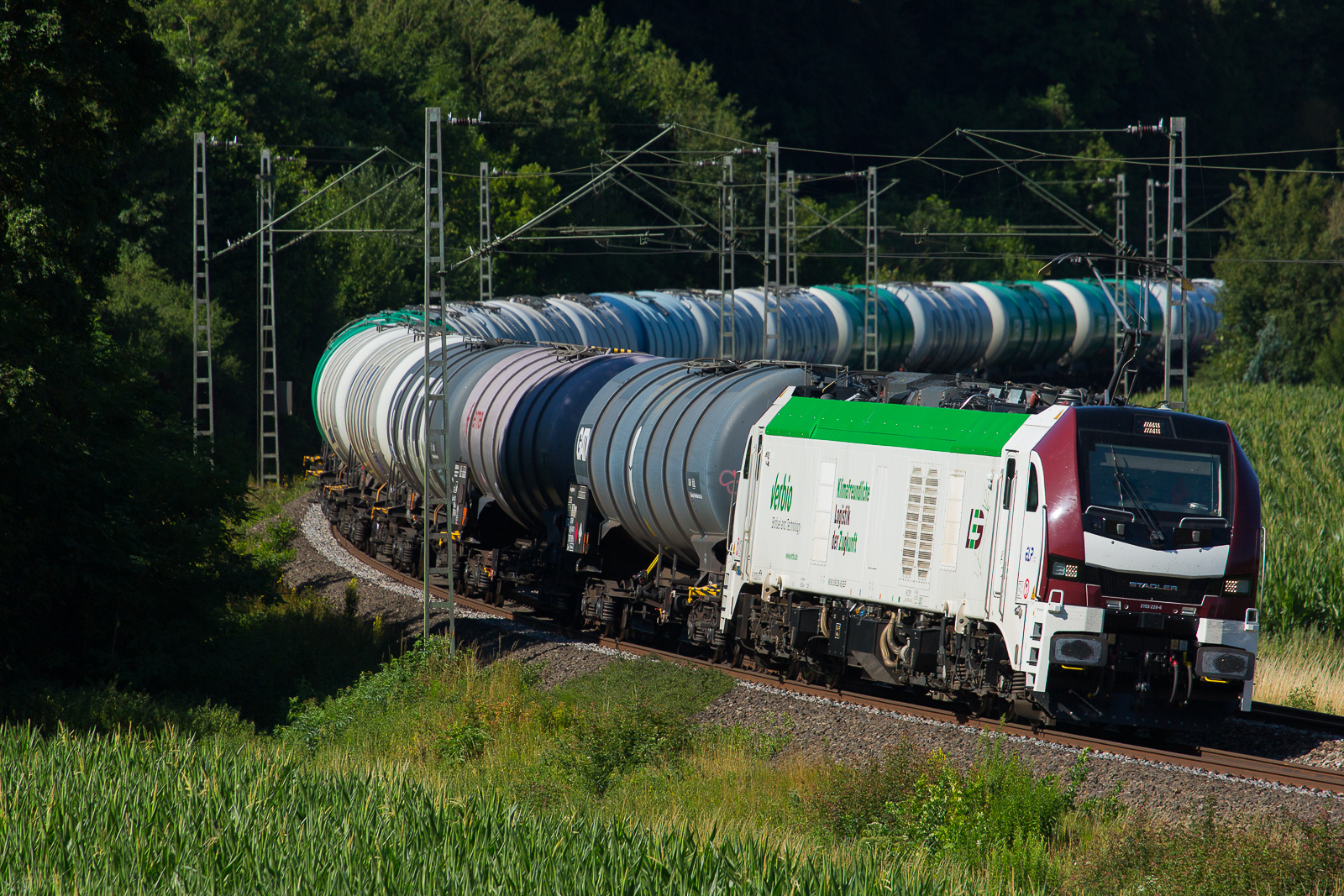 Leipziger Eisenbahngesellschaft mit der Euro Dual und Kesseln in der Fr�h des 11.7.26 bei Breitenfurt.
