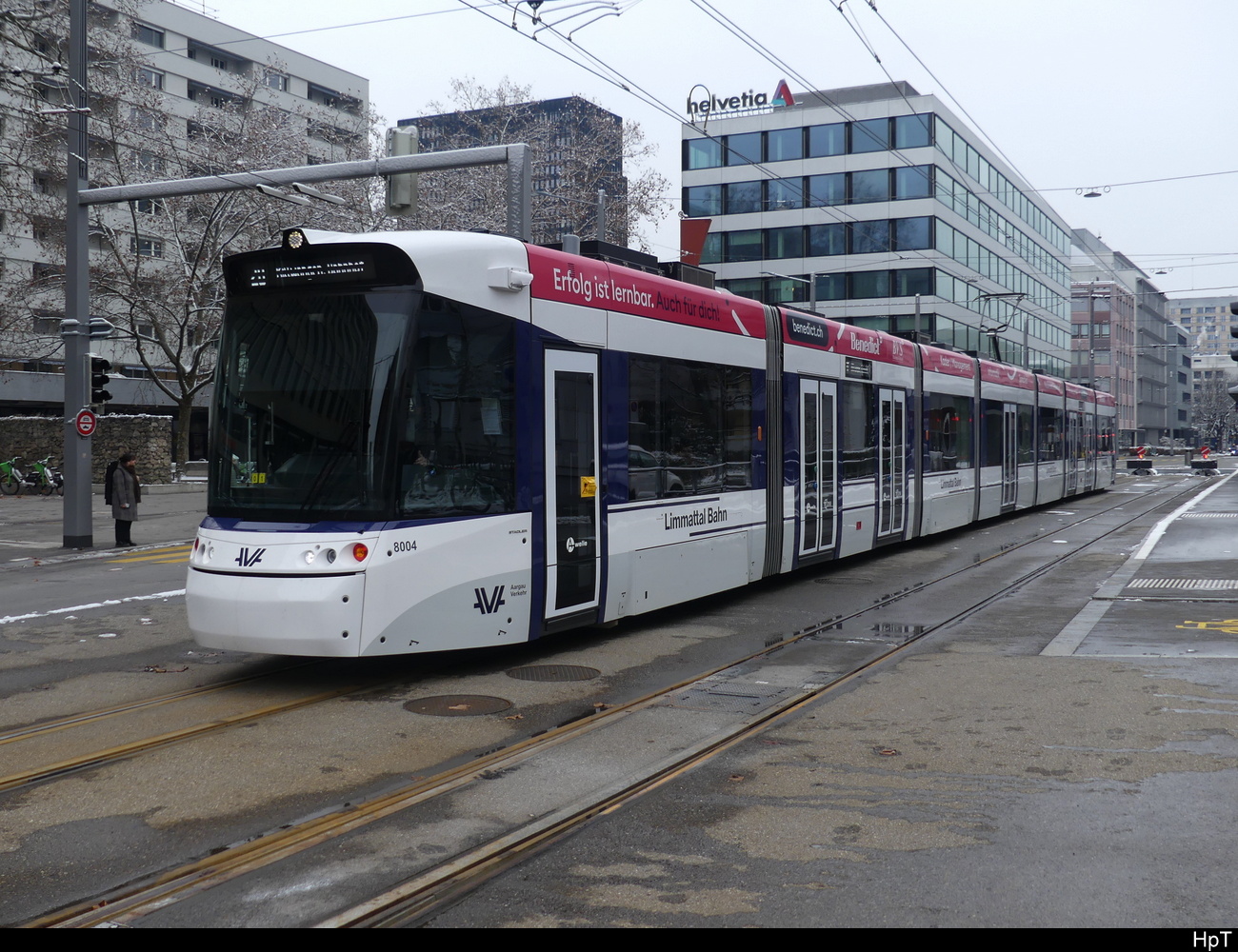 Limmattalbahn - tramlink Be 6/8 8004 in Altstetten am 17.12.2022