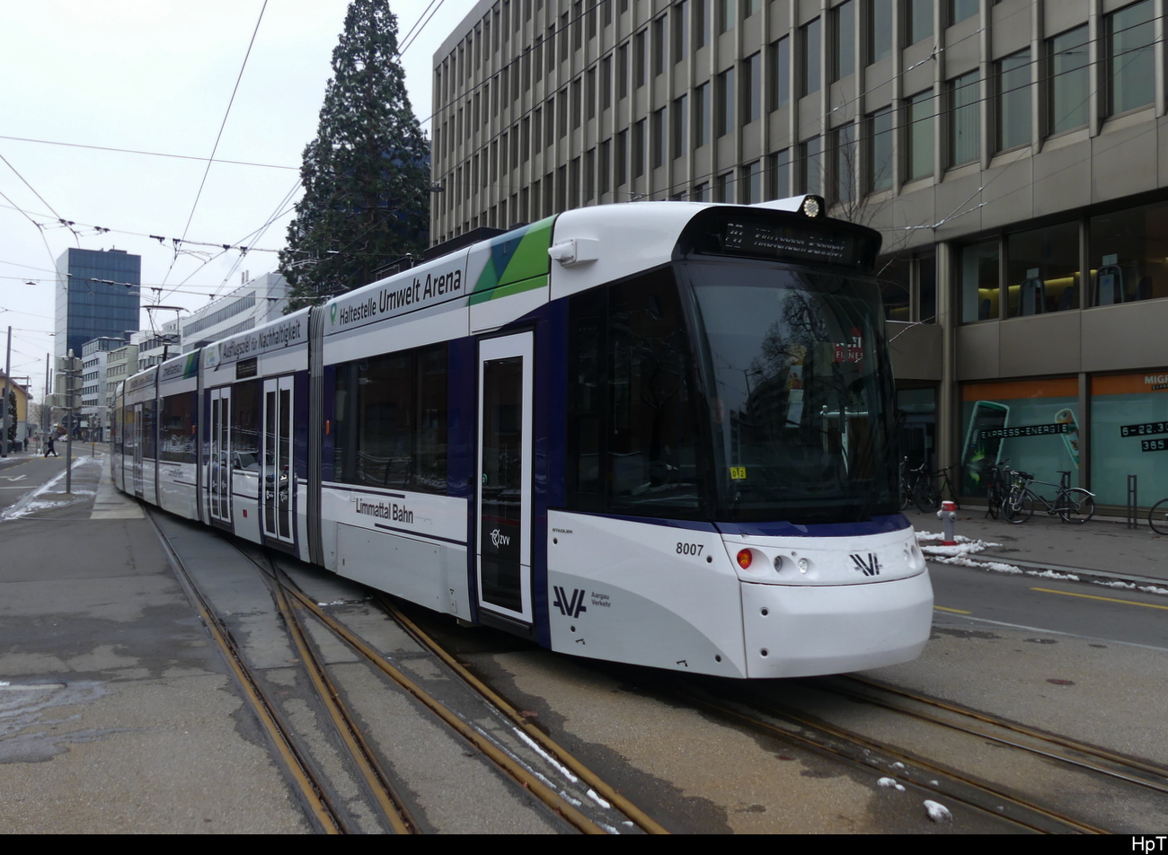 Limmattalbahn - tramlink Be 6/8 8007 in Altstetten am 17.12.2022